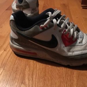 Vintage Nike men’s sneakers, lightly worn